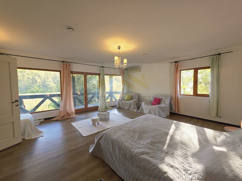 Resedinta exclusivista cu deschidere la Lacul Scrovistea